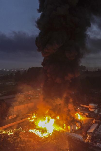 Massive Fire Engulfs Chemical Plant, Prompting Evacuation of 150 Residents and Response from Dozens of Fire Engines