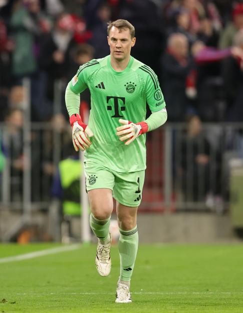 Bayern Munich Faces Unprecedented Goalkeeping Crisis: 16-Year-Old Set to Make Champions League Debut!