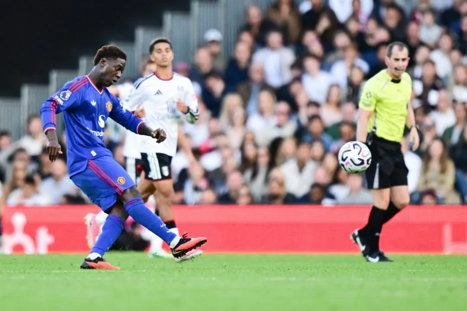 Michael Carrick reacts to Man Utd fans booing Kobbie Mainoo sub in show of defiance at Fulham