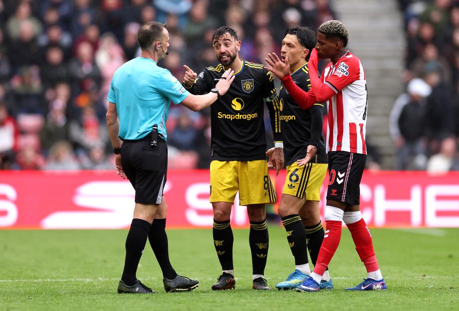 Manchester United Coach Michael Carrick Left 'Perplexed' by No Red Card for Bruno Fernandes Foul