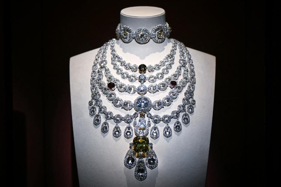 The Patiala necklace and a choker necklace on display.