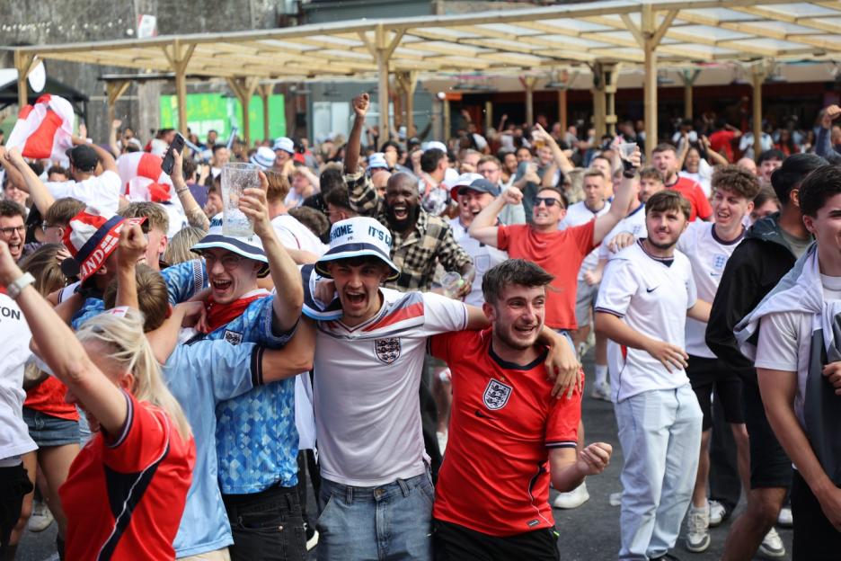 Fans reacting to the England v DR Congo World Cup 2026 match.