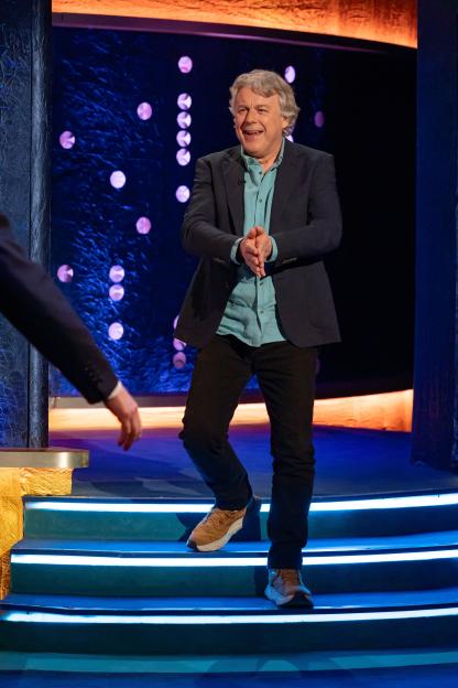 Alan Davies Shares Health Update Following Bladder Cancer Fight – A Startling Sign of His Illness Revealed