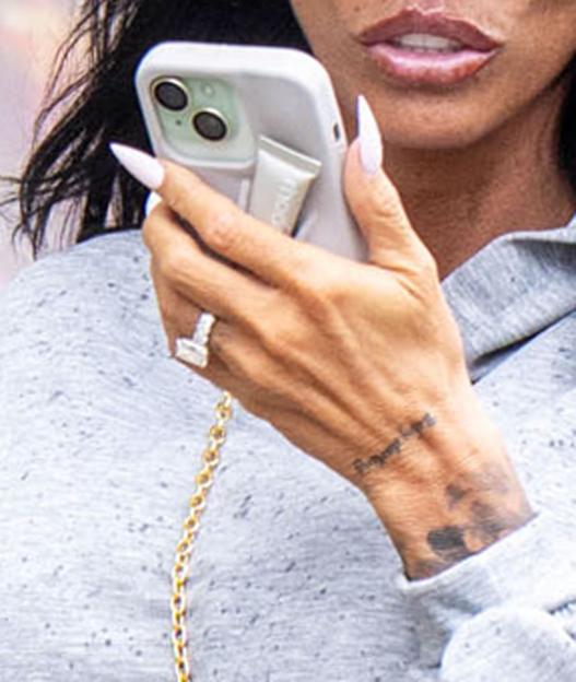 *PREMIUM-EXCLUSIVE* MUST CALL FOR PRICING BEFORE USAGE - Model and Reality TV star Katie Price, AKA Jordan, pictured back wearing her wedding ring while out and about in Horsham visiting a local beauty salon and jewellery shop.