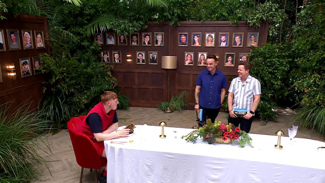 Ruby and Angry Ginge participate in "The Divey" trial, with Ginge about to eat a camel toe infused with cockroach smoke to win stars.