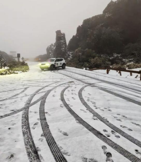 Tenerife Blanketed in Snow as Storm Therese Disrupts Holiday Flights for Easter Travelers!