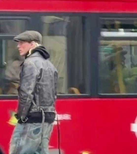 'Did You Miss Him? Stranger Things Star Spotted Crossing a London Street, But Fans Didn't Notice!'