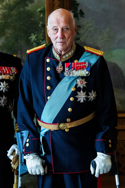 King Harald V of Norway in full military regalia.