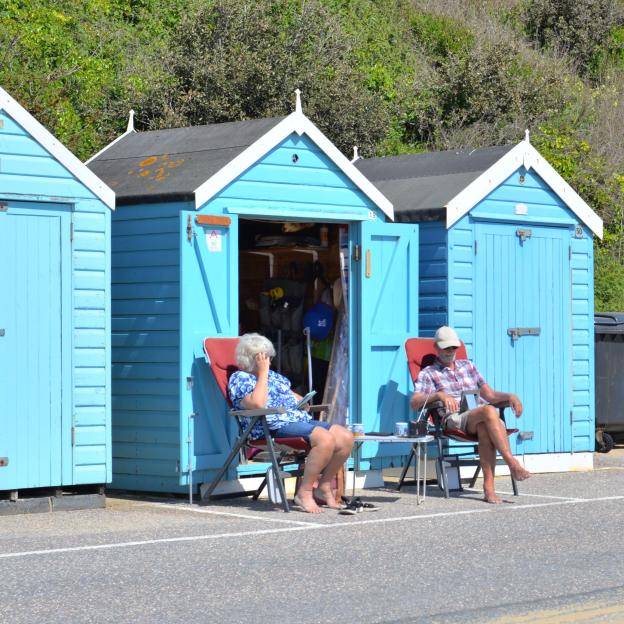 Bournemouth, Dorset, England, UK, 25th April 2026, Weather: Warm sunshine on the south coast with above average temperatures for mid spring. Credit: Paul Biggins/Alamy Live News