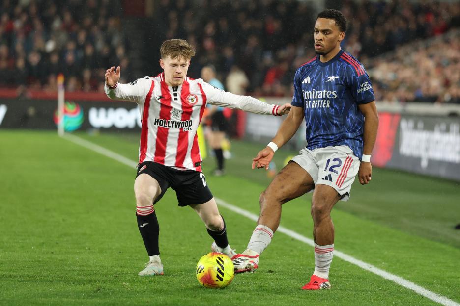 Arsenal's Kit Controversy at Brentford: Fans Demand 12-Point Penalty!