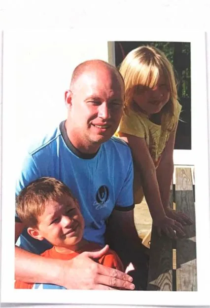 A photo of Simon Richardson with two children.