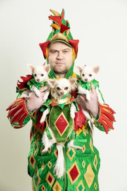 Magician Piff The Magic Dragon with cloned dogs