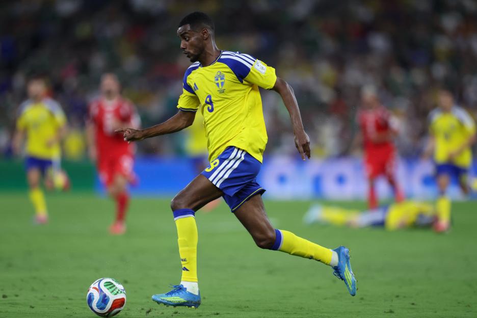 Alexander Isak of Sweden dribbling the ball during a World Cup soccer match.