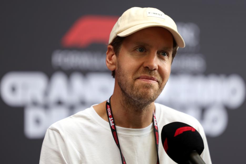 Sebastian Vettel Shares Lewis Hamilton's Tips to Help F1 Legend Sidestep the 'Crucial Mistake' He Made at Ferrari