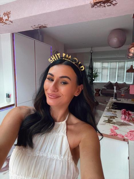 Meet Brittany Miller: The TikTok Influencer and Mom with a Controversial Backstory!