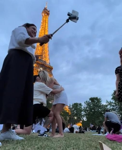 'How a Selfie Stick Ruined My Perfect Eiffel Tower Proposal'