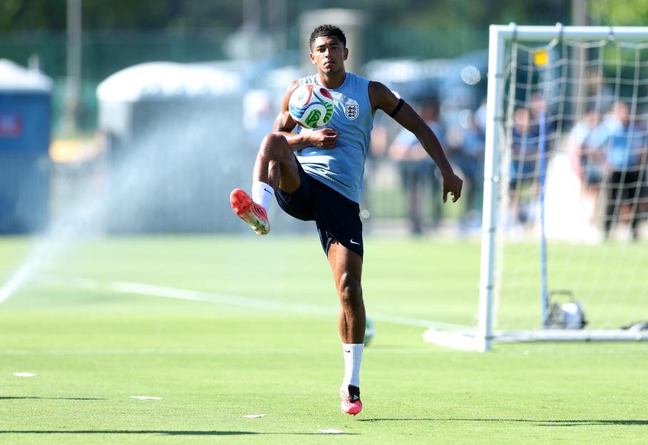 England Players Seek Shelter as Severe Thunderstorm Warning Hits Amid World Cup Turmoil