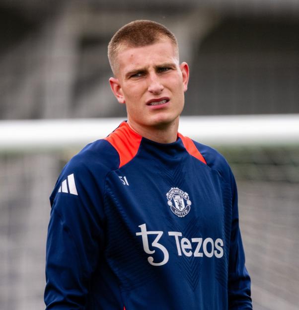 'Heartfelt Farewell: Man Utd Star Bids Emotional Goodbye to Fans After 16 Incredible Years'