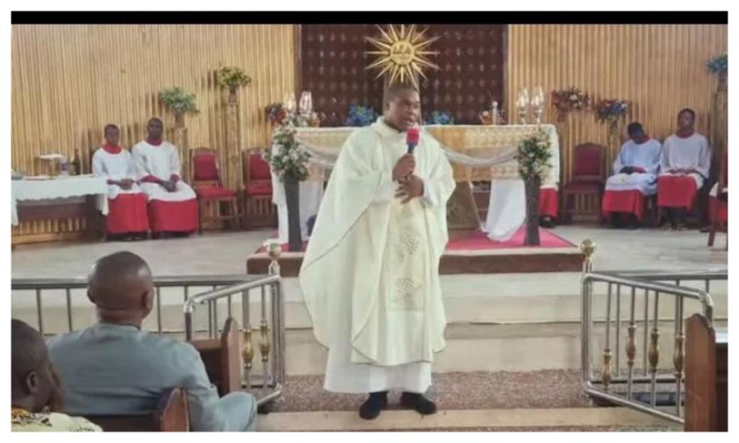 'Christmas: A Time for Thoughtful Reflection, Not Reckless Spending, Says Catholic Priest'