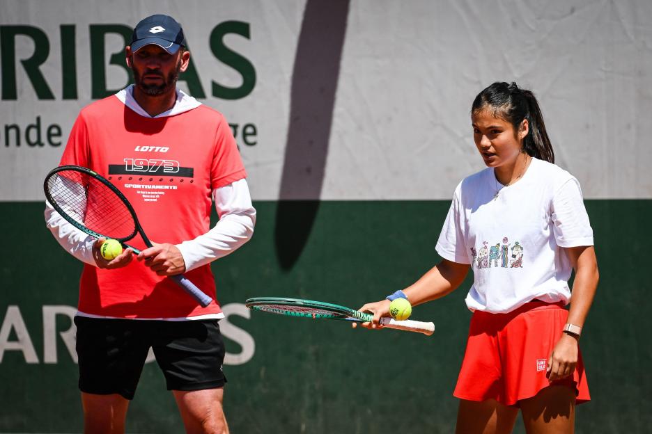 Paris, France, France. 22nd May, 2026. Andrew RICHARDSON and Emma RADUCANU of Great Britain during a training session of the Roland-Garros 2026, French Open 2026, Grand Slam tennis tournament at Roland-Garros Stadium on May 22, 2026 in Paris, France.