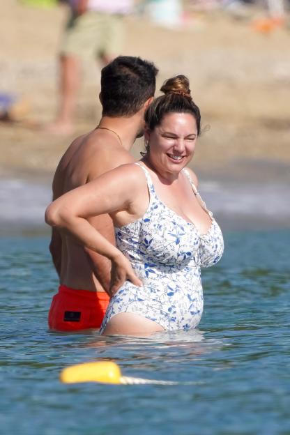 *PREMIUM-EXCLUSIVE* *MUST CALL FOR PRICING BEFORE USAGE* Kelly Brook and her husband Jeremy Parisi are soaking up the sun in Saint-Tropez for a dreamy Mediterranean escape.