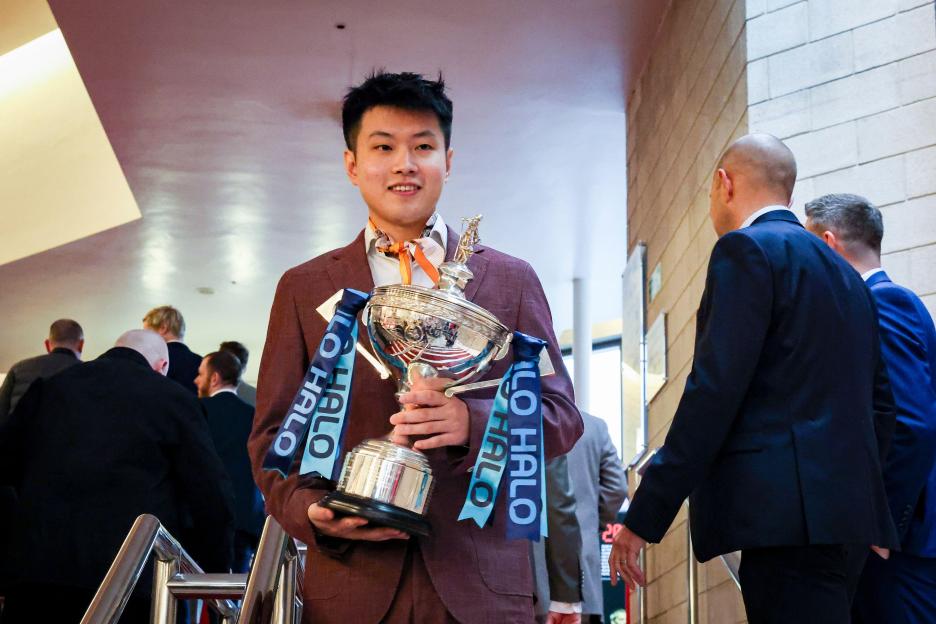 Zhao Xintong with the trophy during Media Day at the 2026 Halo World Snooker Championship at The Crucible Theatre, Sheffield, England on 17 April 2026 Credit: Phil Duncan/Every Second Media