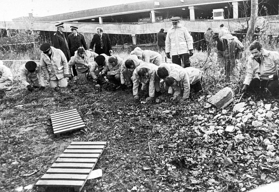 Yorkshire Ripper Murder Case Forensic police officers search for clues where the body of 20 year old Jacqueline Hill, a