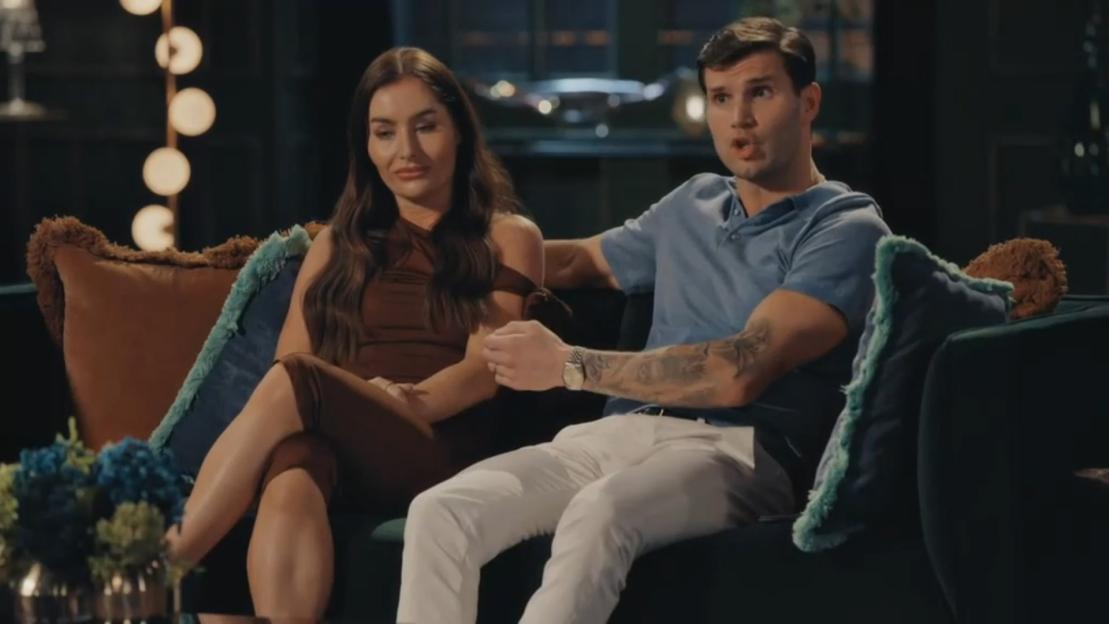 Leisha and Reiss discussing their bedroom issues with experts.