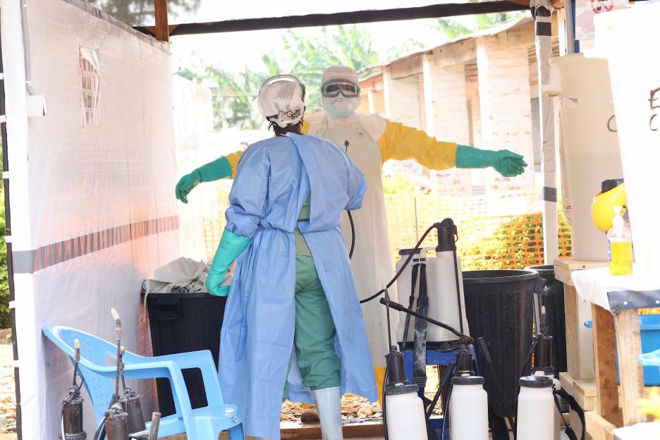 Mongbwalu. 21st June, 2026. Medical workers disinfect at an Ebola treatment center in Mongbwalu, Ituri province, the Democratic Republic of the Congo, June 20, 2026. The number of confirmed Ebola cases in the Democratic Republic of the Congo (DRC) ha