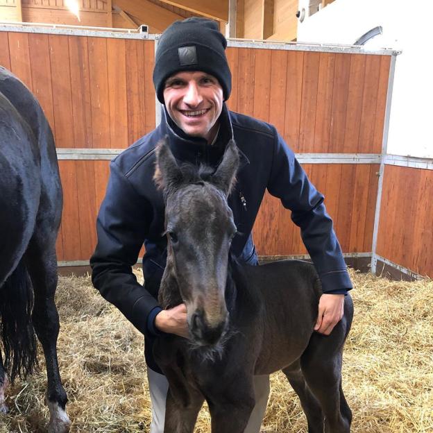 Thomas Müller with a newborn horse named Gameday.
