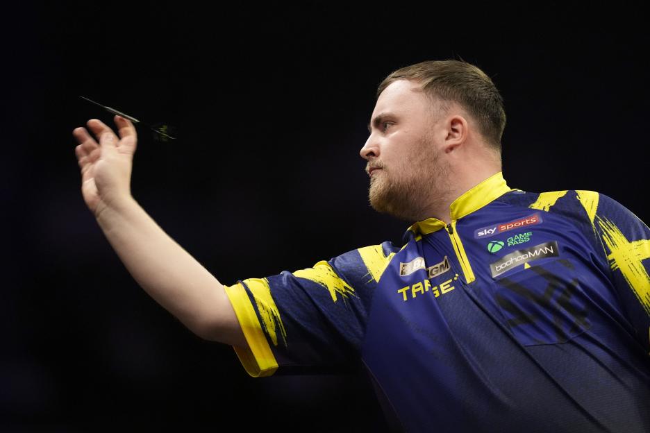 'Luke Littler Faces Defeat Against Stephen Bunting After Controversial Van Veen Clash and Booing from Fans'