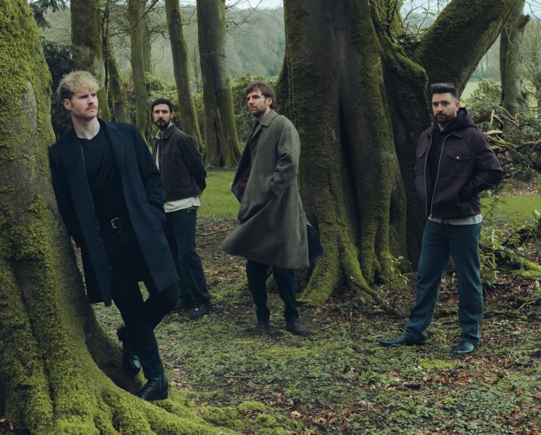 Legendary Rock Band Announces Split After 21 Years: Frontman Gears Up for Solo Career Following Final Tour and Album!