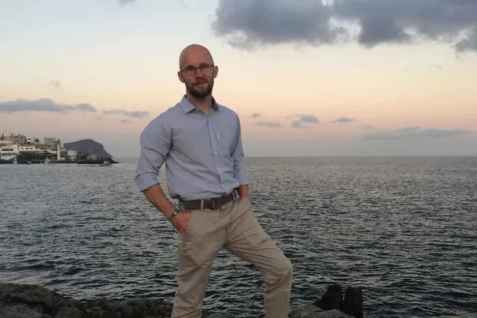 'Heartfelt Tributes Pour In for 42-Year-Old Paraglider Who Tragically Died in Cliff Crash'