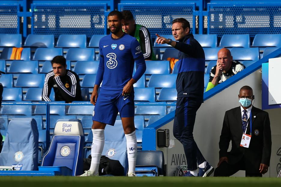 Chelsea head coach Frank Lampard instructs Ruben Loftus-Cheek.