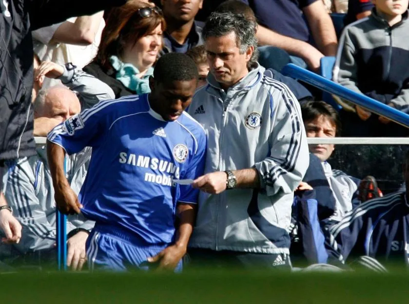 Chelsea manager Jose Mourinho hands written instructions to substitute Shaun Wright-Phillips during a match against Tottenham Hotspur.