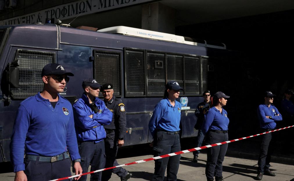 : Greek farmers protest over delays to EU subsidies