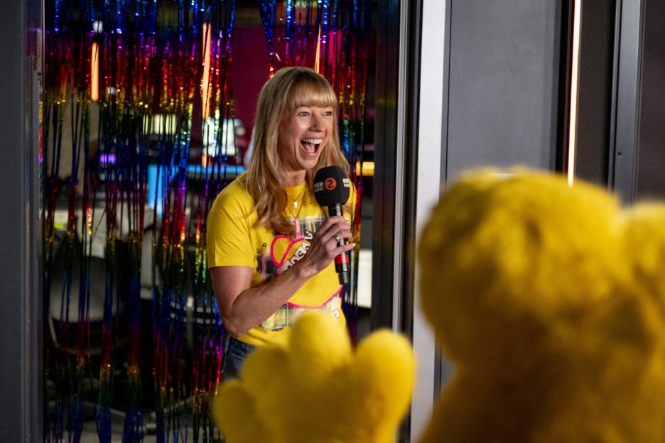 Sara Cox Launches Record-Breaking Children In Need Challenge with Tips from a Hollywood Star!