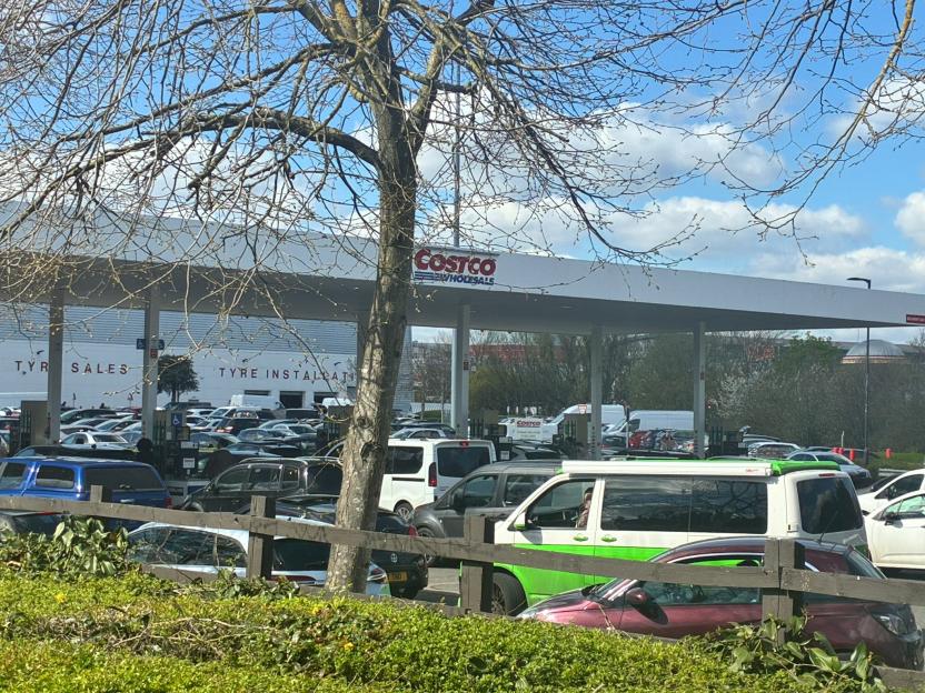 Brits Line Up at Budget Petrol Stations as Fuel Crisis Threatens Easter Weekend Getaway