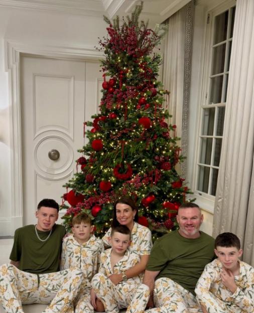 Sports Icons Wayne Rooney, Erling Haaland, and Luke Littler Share Heartwarming Holiday Moments with Family