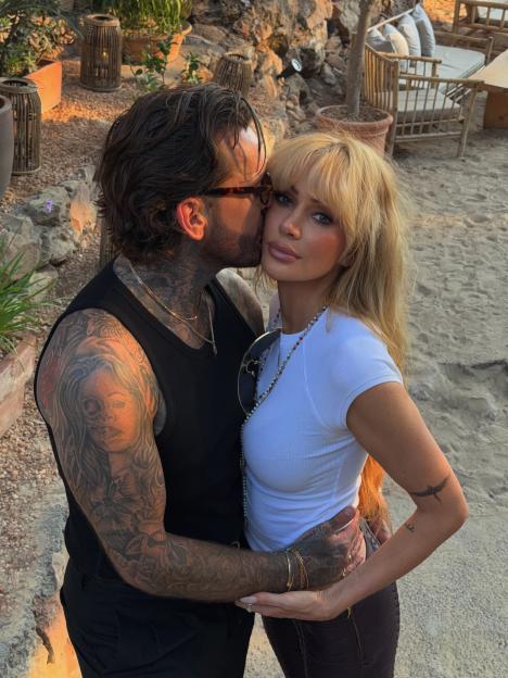 Olivia Attwood and Pete Wicks posing together for a photo.