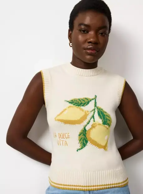 'Stylish Must-Have: Shoppers Flock to Sainsbury's for £18 Summer Top Perfect for Day to Night!'