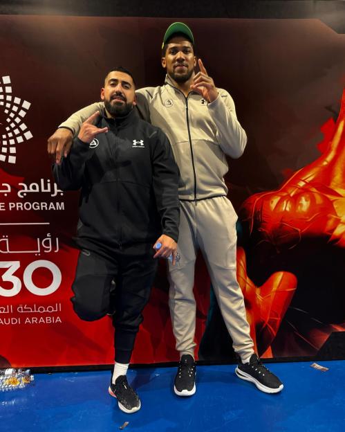 Sina Ghami and Anthony Joshua posing for a photo.