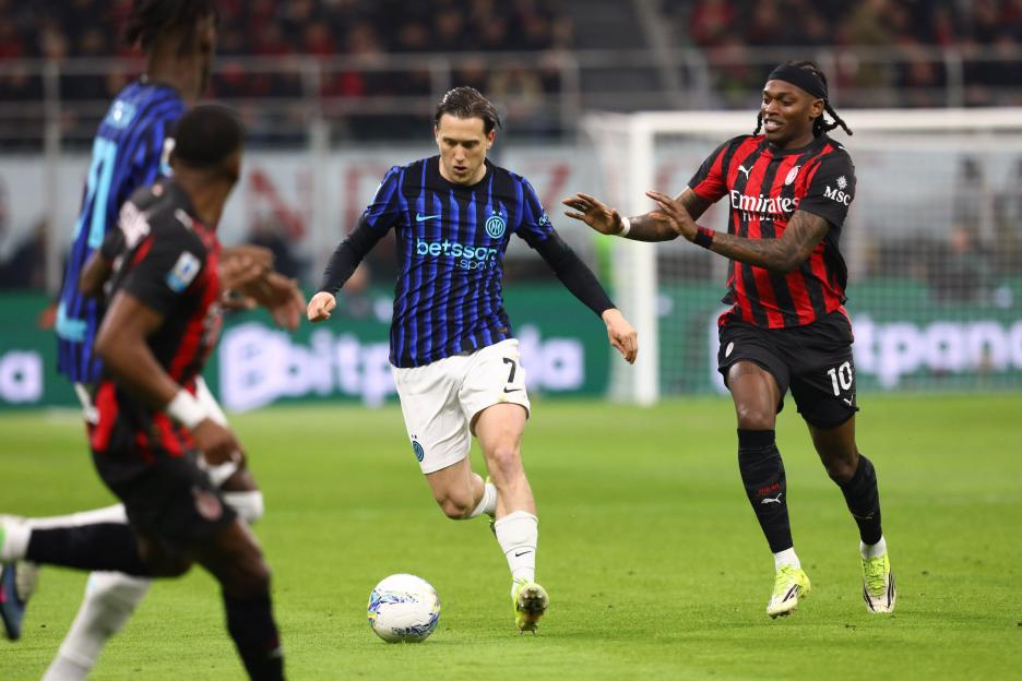 Milan, Lombary, Italy. 8th Mar, 2026. PIZuma Contract Photographer ZIELINSKI 7 of Inter and RAFAEL LEAO 10 of AC Milan fight for the ball on Matchday 28 of 38 of the Serie A 2025/26 between AC MILAN and INTER FC at the San Siro Stadium in Milan, Ital