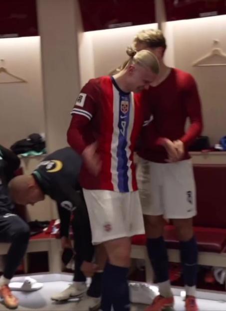 Erling Haaland and other soccer players in a locker room.
