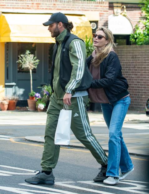 Holly Valance and Grant Gale walking across a street in Chelsea.