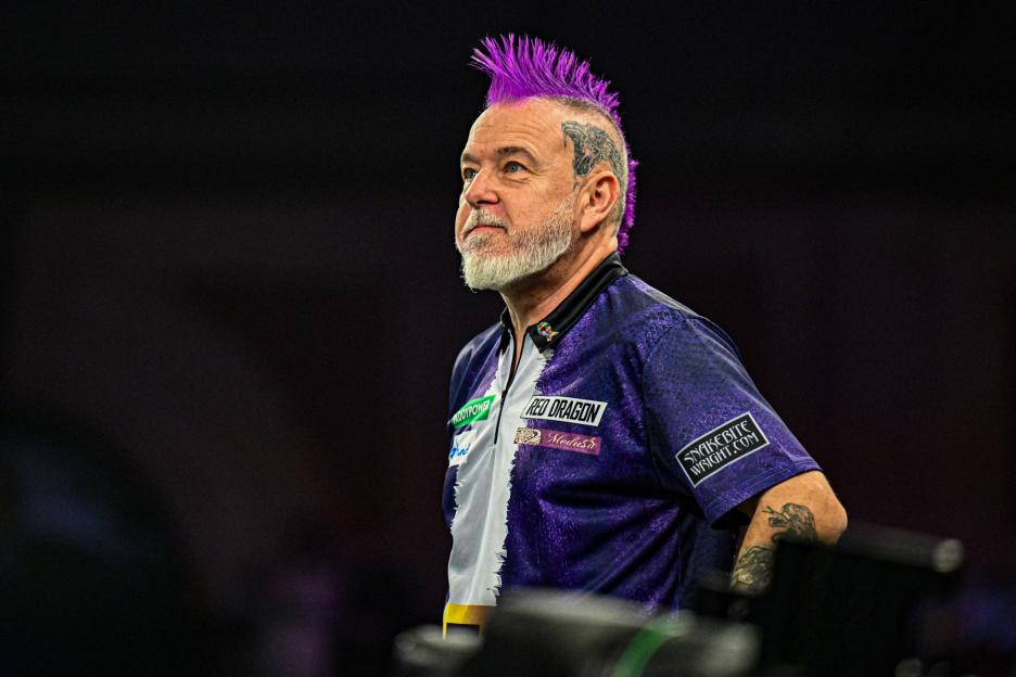 Peter Wright Eliminated from World Darts Championship Following Disappointing Performance and Bold Mid-Match Shift That Failed to Deliver