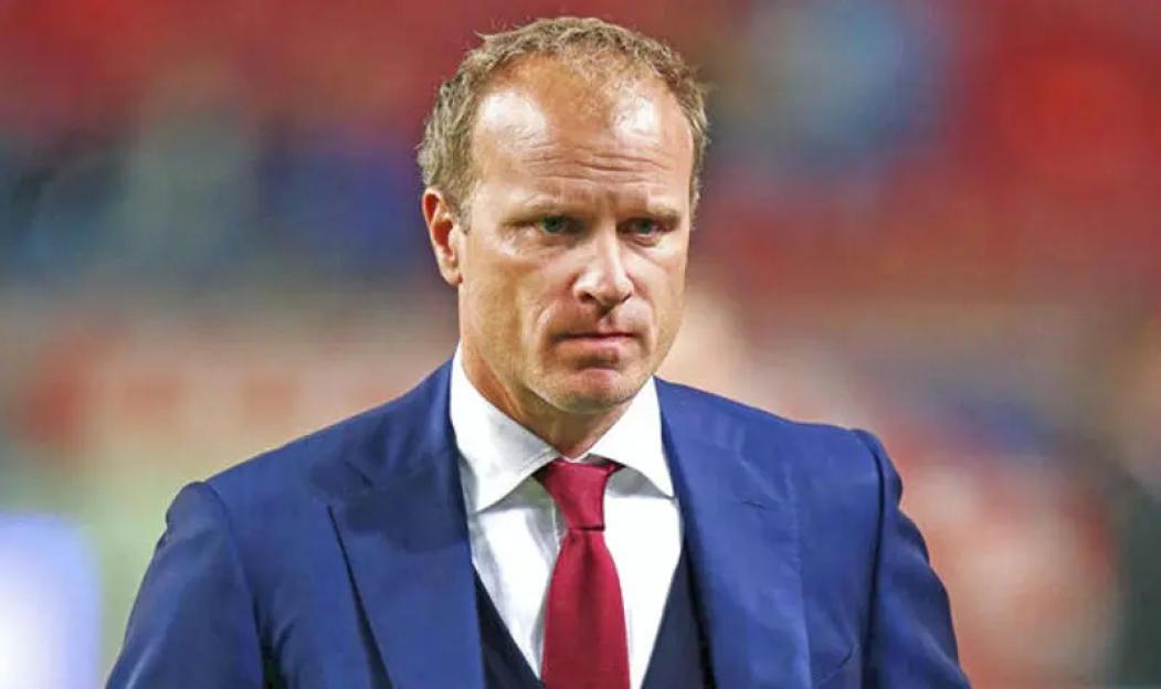 EPL Showdown Ahead: Bergkamp Reveals His Title Winner!