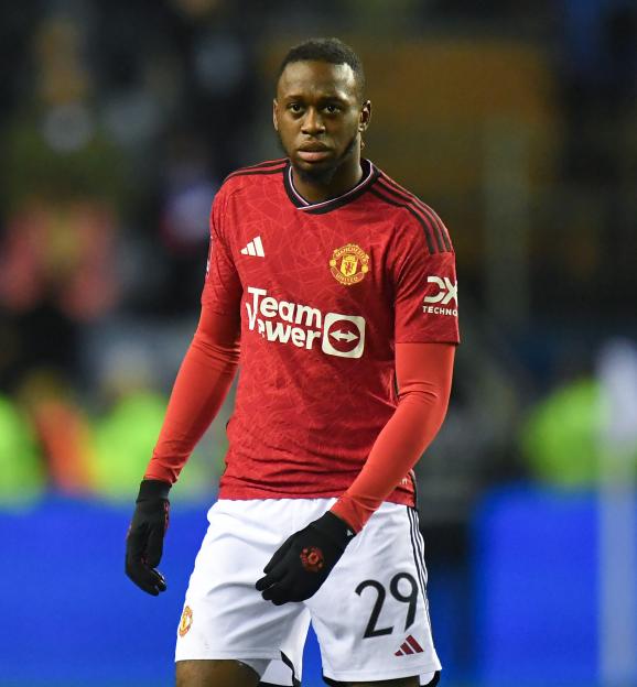 “Daily Commute: Ex-Man Utd Star Opens Up About Struggles and Critiques Ten Hag’s Confusing Signals”