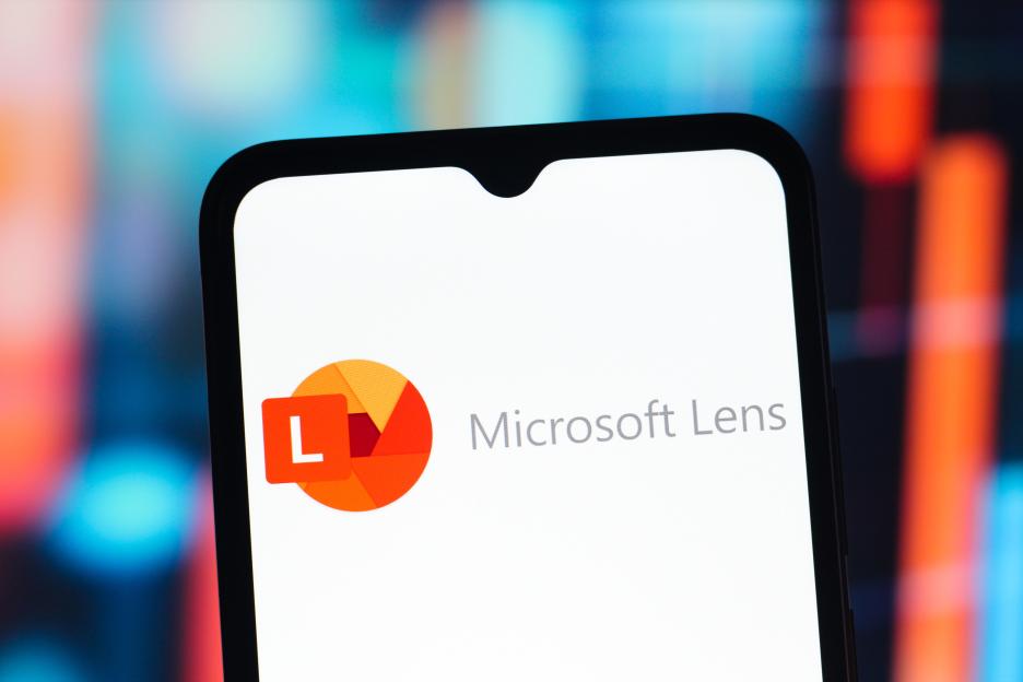 Illustration of the Microsoft Lens logo on a smartphone screen.