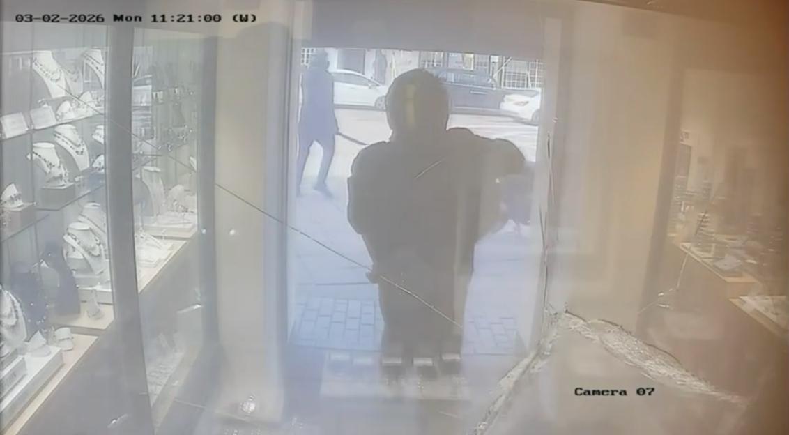 'Brazen Heist: Robbers Wield Chainsaw and Machete to Shatter High Street Jewellers and Make Off with Valuable Gems!'